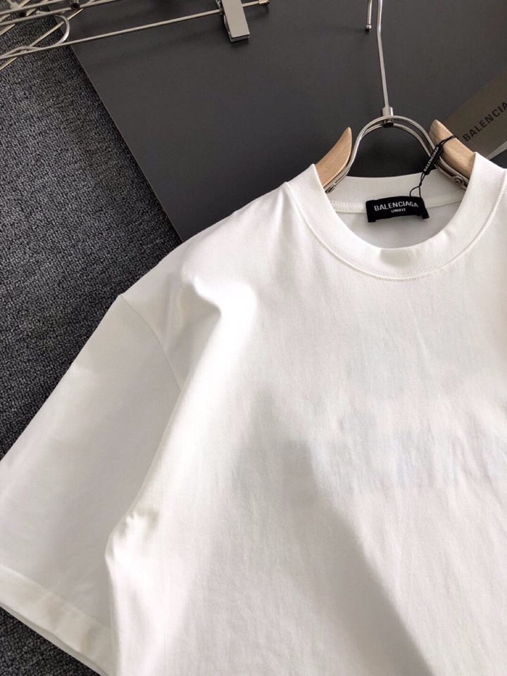 BALENCIAGA 巴黎世家（高版本）\nBAL 2026SS早春新款重工刺绣工艺短袖圆领T恤，定织定
