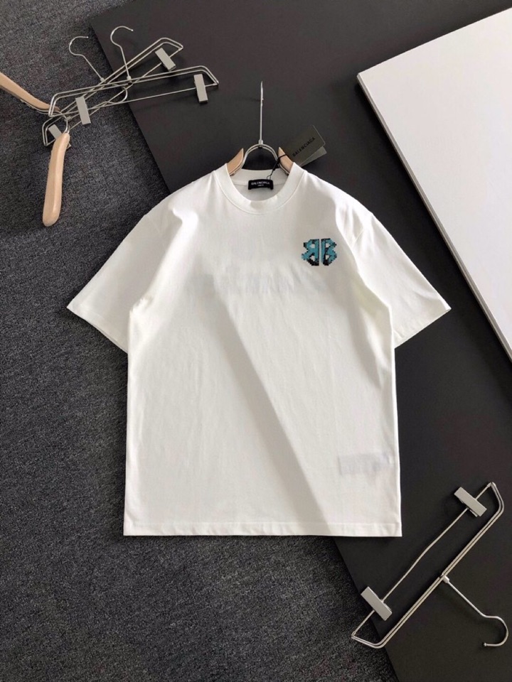 BALENCIAGA 巴黎世家（高版本）\nBAL 2026SS早春新款重工刺绣工艺短袖圆领T恤，定织定