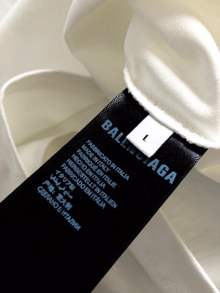 BALENCIAGA 巴黎世家（高版本）\nBAL 2026SS早春新款重工刺绣工艺短袖圆领T恤，定织定