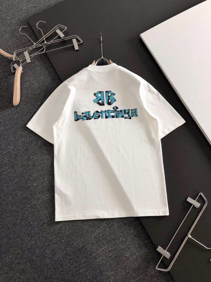 BALENCIAGA 巴黎世家（高版本）\nBAL 2026SS早春新款重工刺绣工艺短袖圆领T恤，定织定