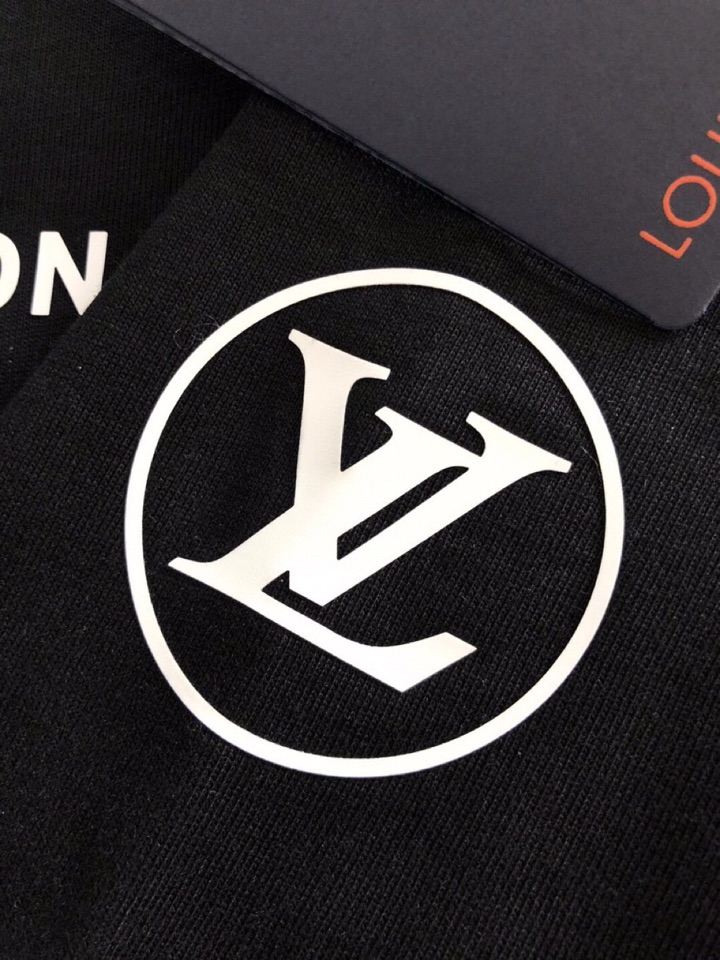 Louis Vuitton 路易威登 LV 驴牌（高版本）\n1V 2026SS早春新款重工印花短袖圆领