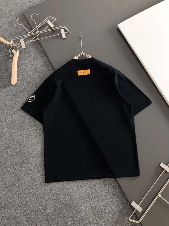 Louis Vuitton 路易威登 LV 驴牌（高版本）\n1V 2026SS早春新款重工印花短袖圆领