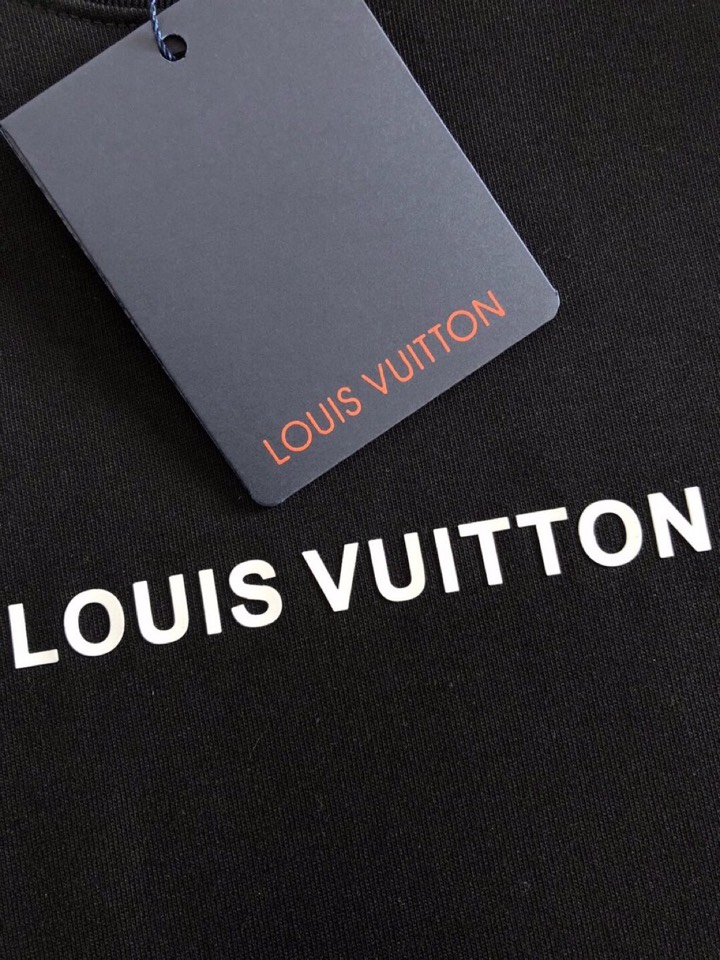 Louis Vuitton 路易威登 LV 驴牌（高版本）\n1V 2026SS早春新款重工印花短袖圆领