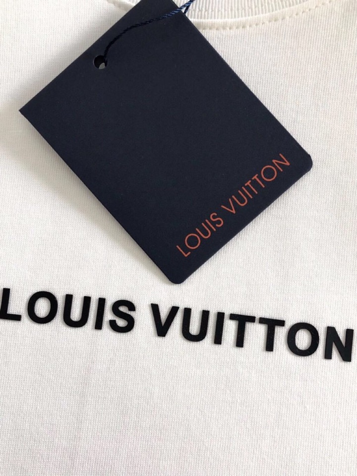 Louis Vuitton 路易威登 LV 驴牌（高版本）\n1V 2026SS早春新款重工印花短袖圆领