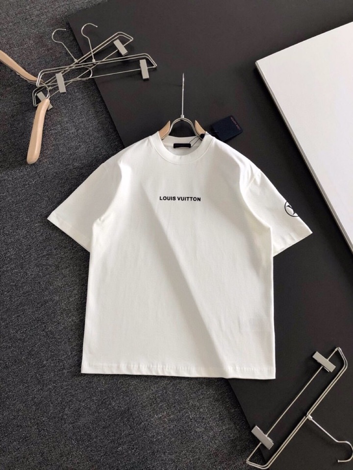 Louis Vuitton 路易威登 LV 驴牌（高版本）\n1V 2026SS早春新款重工印花短袖圆领