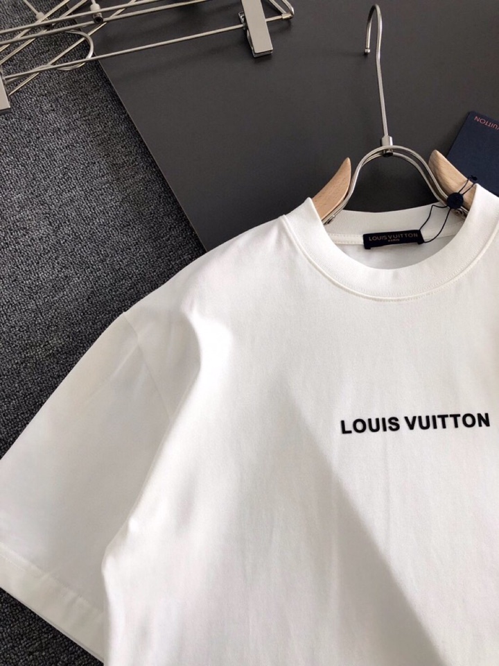 Louis Vuitton 路易威登 LV 驴牌（高版本）\n1V 2026SS早春新款重工印花短袖圆领