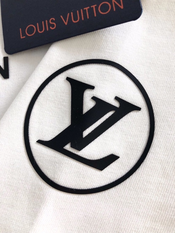 Louis Vuitton 路易威登 LV 驴牌（高版本）\n1V 2026SS早春新款重工印花短袖圆领