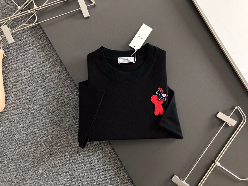 AMI（高版本）2026SS早春新款马年限定爱心马刺绣短袖圆领T恤，定织定染纯棉300克重洗水面料，做工
