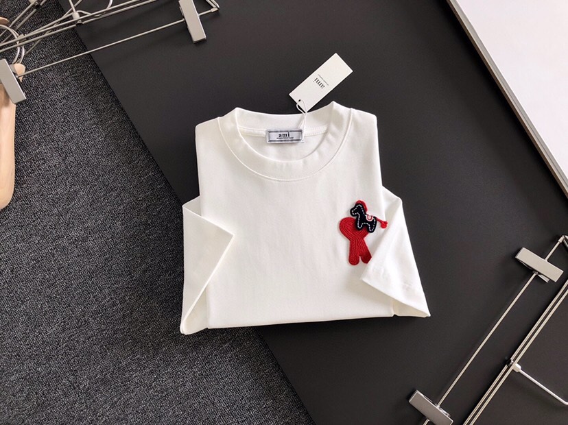 AMI（高版本）2026SS早春新款马年限定爱心马刺绣短袖圆领T恤，定织定染纯棉300克重洗水面料，做工