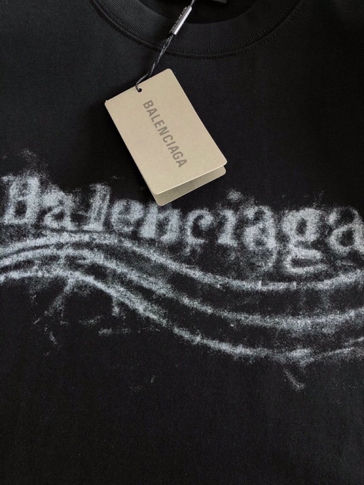 BALENCIAGA 巴黎世家（高版本）\nBAL 2026SS早春新款印花短袖圆领T恤，定织定染纯棉3