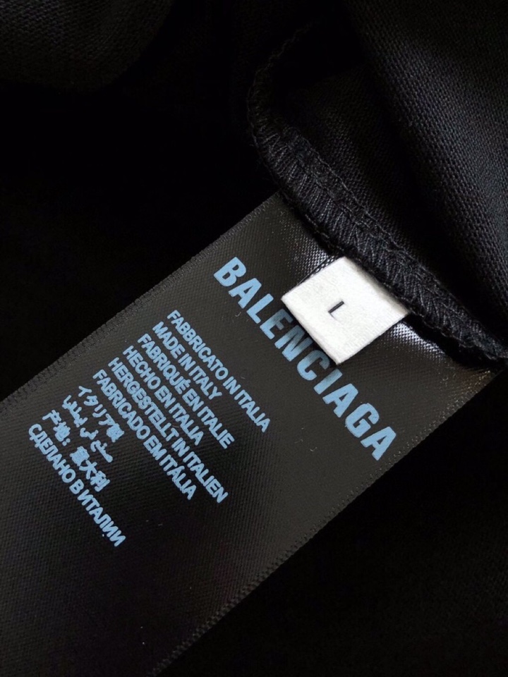 BALENCIAGA 巴黎世家（高版本）\nBAL 2026SS早春新款印花短袖圆领T恤，定织定染纯棉3