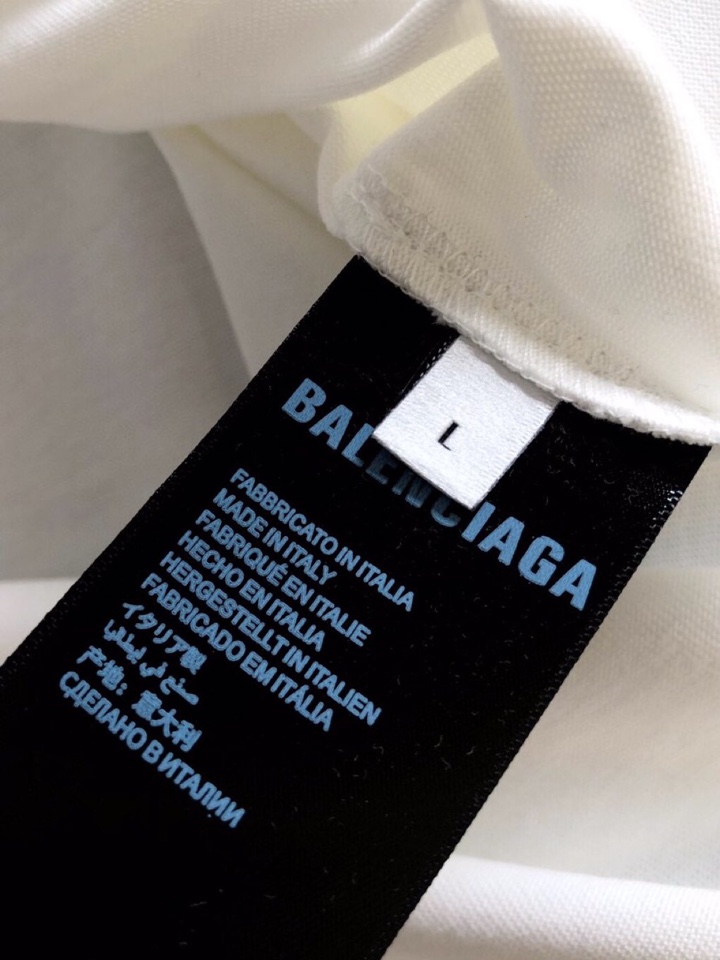 BALENCIAGA 巴黎世家（高版本）\nBAL 2026SS早春新款印花短袖圆领T恤，定织定染纯棉3