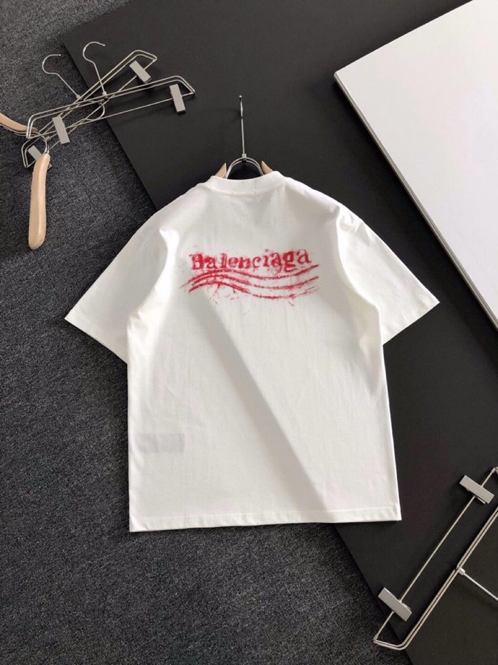 BALENCIAGA 巴黎世家（高版本）\nBAL 2026SS早春新款印花短袖圆领T恤，定织定染纯棉3