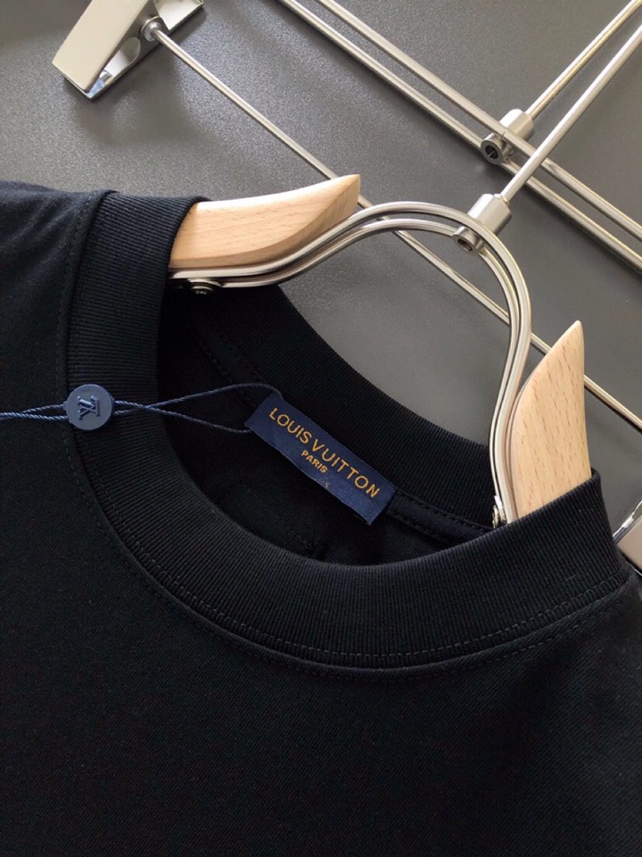 Louis Vuitton 路易威登 LV 驴牌（高版本）\n1V 2026SS春夏最新款圆领时尚短袖圆