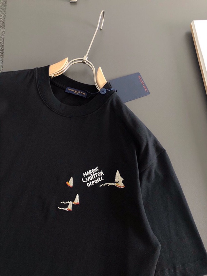 Louis Vuitton 路易威登 LV 驴牌（高版本）\n1V 2026SS春夏最新款圆领时尚短袖圆