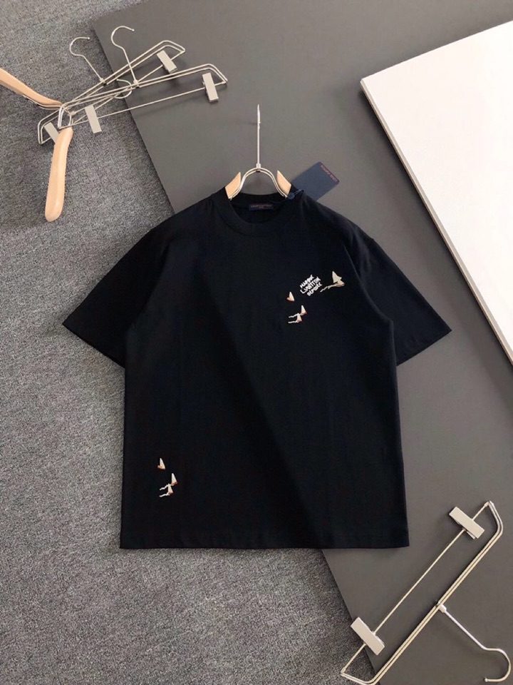 Louis Vuitton 路易威登 LV 驴牌（高版本）\n1V 2026SS春夏最新款圆领时尚短袖圆