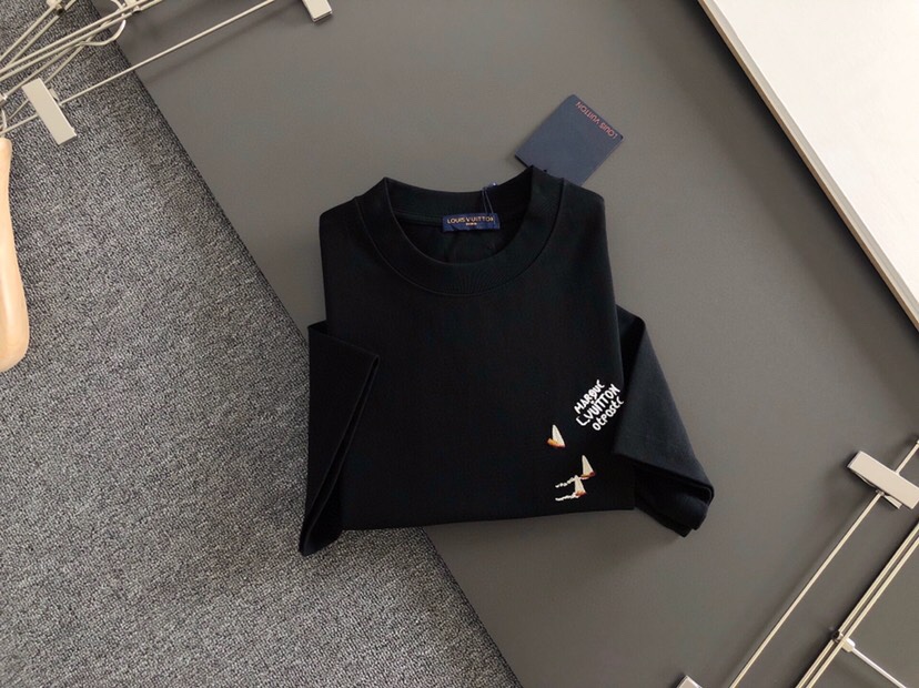 Louis Vuitton 路易威登 LV 驴牌（高版本）\n1V 2026SS春夏最新款圆领时尚短袖圆