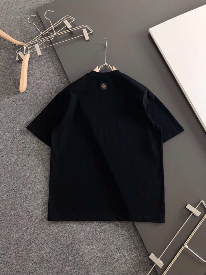 Louis Vuitton 路易威登 LV 驴牌（高版本）\n1V 2026SS春夏最新款圆领时尚短袖圆