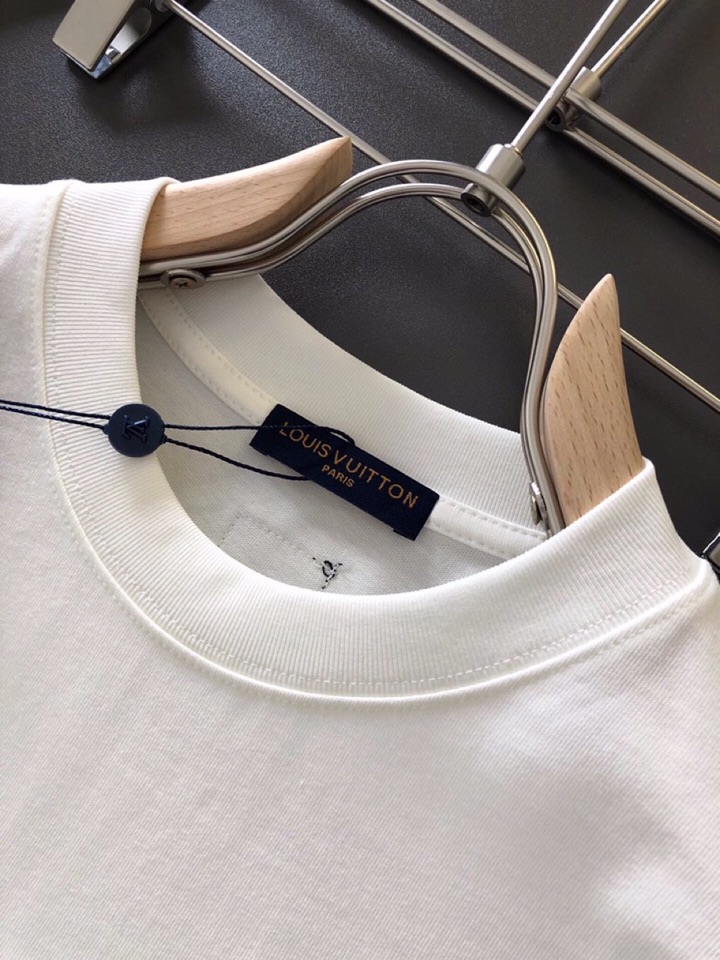 Louis Vuitton 路易威登 LV 驴牌（高版本）\n1V 2026SS春夏最新款圆领时尚短袖圆