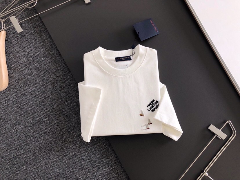 Louis Vuitton 路易威登 LV 驴牌（高版本）\n1V 2026SS春夏最新款圆领时尚短袖圆