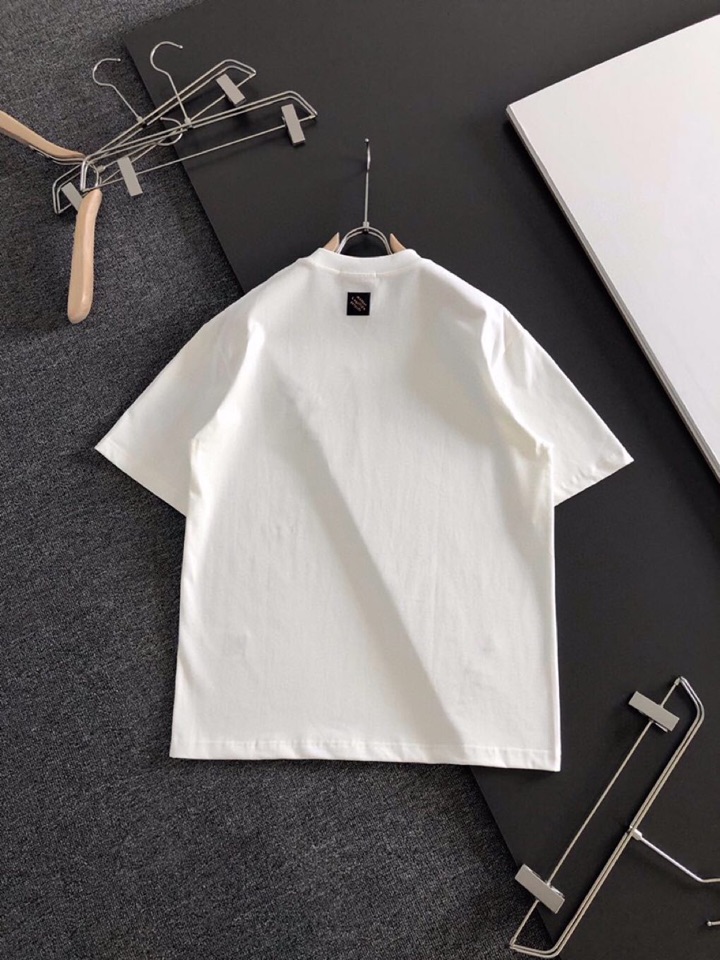 Louis Vuitton 路易威登 LV 驴牌（高版本）\n1V 2026SS春夏最新款圆领时尚短袖圆