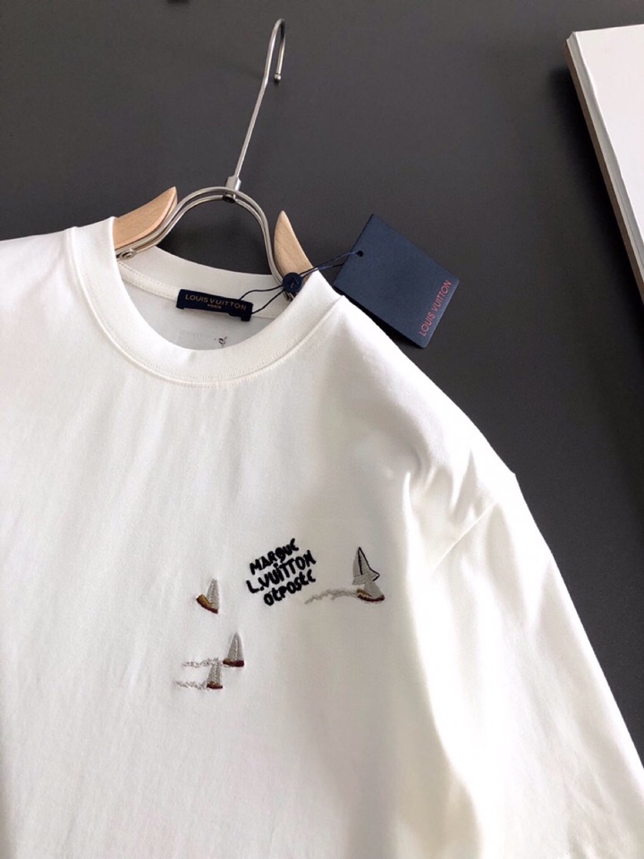 Louis Vuitton 路易威登 LV 驴牌（高版本）\n1V 2026SS春夏最新款圆领时尚短袖圆