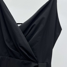 𝐃𝐫*垂褶收腰连衣裙通过优雅标识重新演绎经典廓形高雅的喇叭形剪裁搭配不对称垂褶领口腰部收腰设计 蝴蝶结饰 𝐃𝐫*垂褶收腰连衣裙通过优雅标识重新演绎经典廓形高雅的喇叭形剪裁搭配不对称垂褶领口腰部收腰设计 蝴蝶结饰