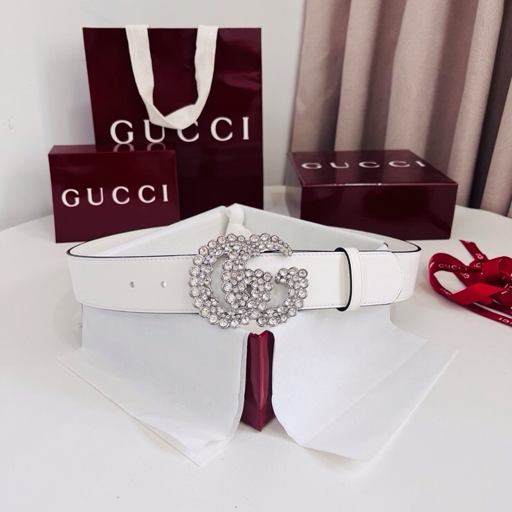 NO:763938,GUCCI is inspired by an archival belt buckle. The double G is made of sparkling crystals, giving this belt a high-end and luxurious feel... The belt is made of imported calfskin, 4.0cm, belt, gucci, cowhide19860909GUCCI 灵感来源于一个档案皮带扣,双G是闪闪发光的水晶给这条皮带带来来高端奢华的感觉…带身采用进口小牛皮制作 4.0cm,皮带,gucci,cowhide,Belt