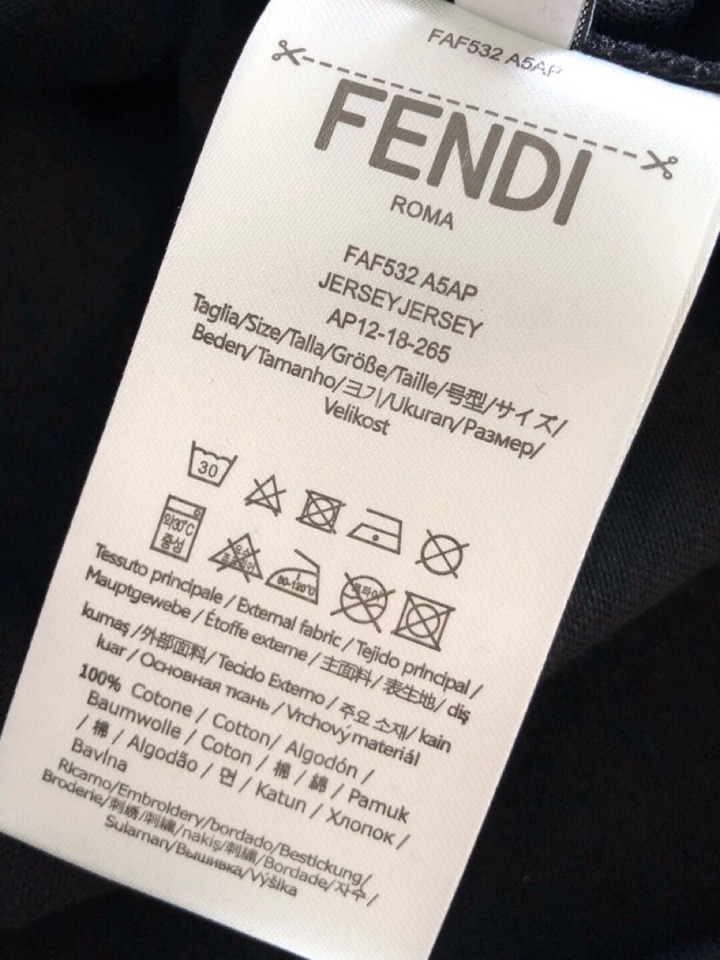 FENDI 芬迪（高版本）\nFD 2026SS春夏最新款圆领时尚短袖圆领T恤，官网同步，定织定染300