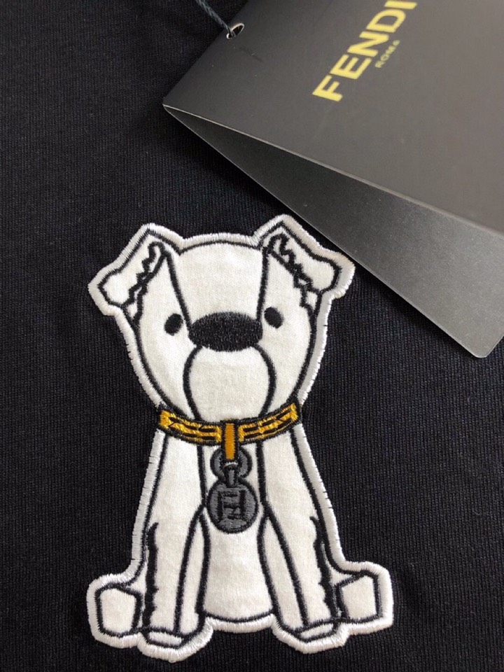 FENDI 芬迪（高版本）\nFD 2026SS春夏最新款圆领时尚短袖圆领T恤，官网同步，定织定染300