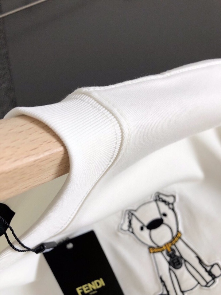 FENDI 芬迪（高版本）\nFD 2026SS春夏最新款圆领时尚短袖圆领T恤，官网同步，定织定染300