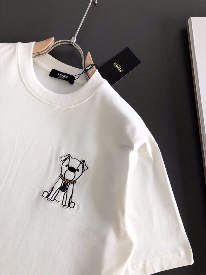 FENDI 芬迪（高版本）\nFD 2026SS春夏最新款圆领时尚短袖圆领T恤，官网同步，定织定染300