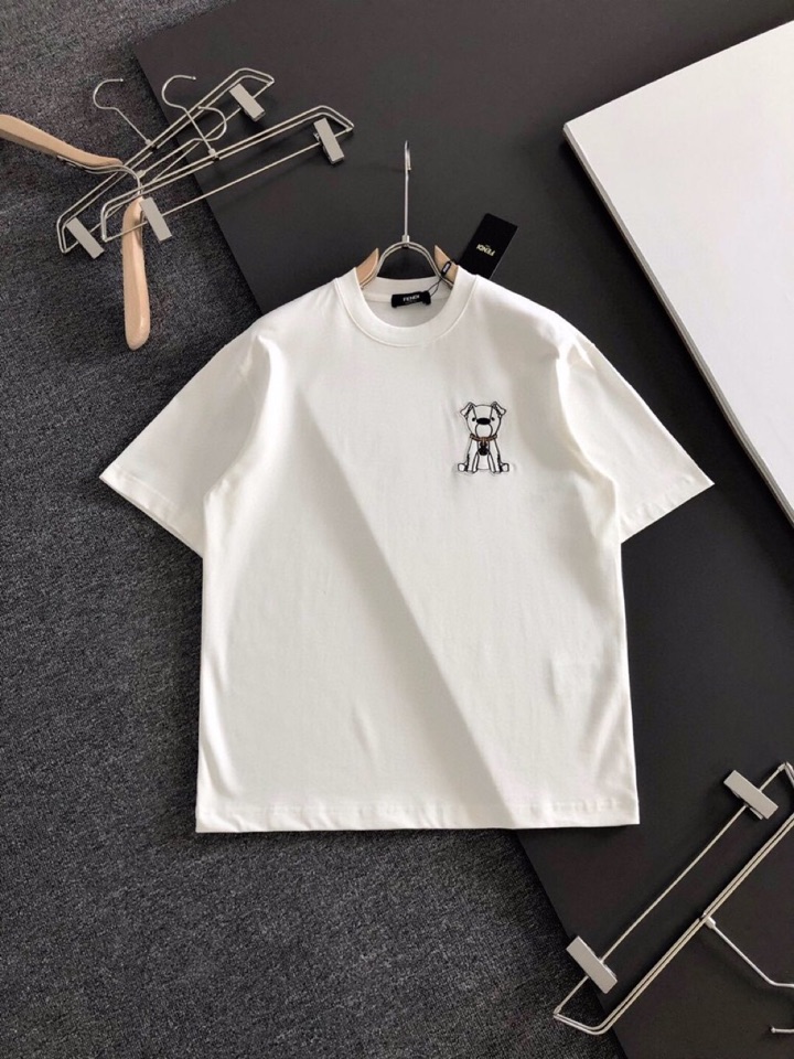 FENDI 芬迪（高版本）\nFD 2026SS春夏最新款圆领时尚短袖圆领T恤，官网同步，定织定染300