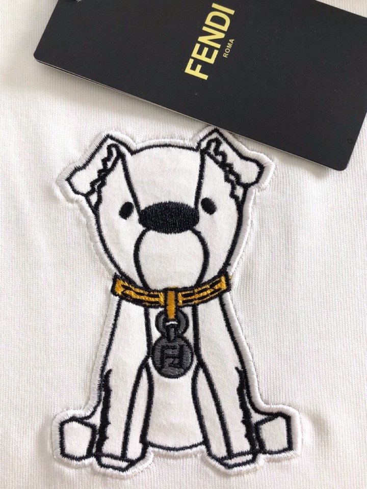 FENDI 芬迪（高版本）\nFD 2026SS春夏最新款圆领时尚短袖圆领T恤，官网同步，定织定染300