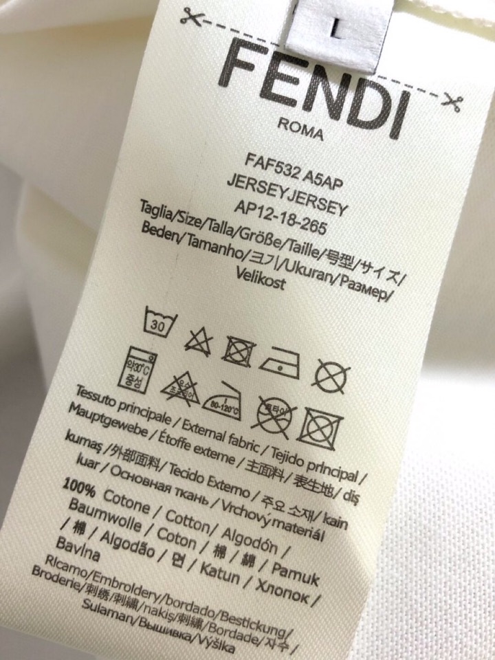 FENDI 芬迪（高版本）\nFD 2026SS春夏最新款圆领时尚短袖圆领T恤，官网同步，定织定染300