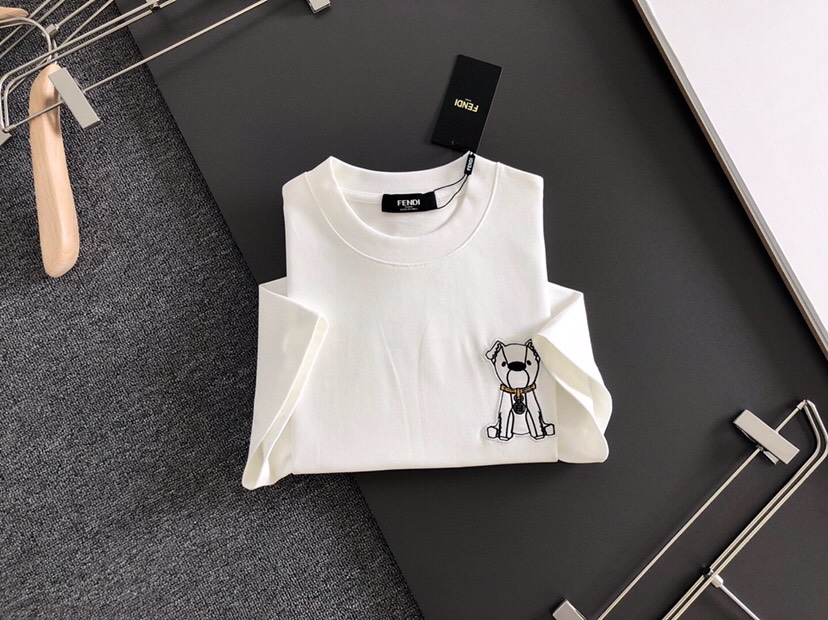 FENDI 芬迪（高版本）\nFD 2026SS春夏最新款圆领时尚短袖圆领T恤，官网同步，定织定染300
