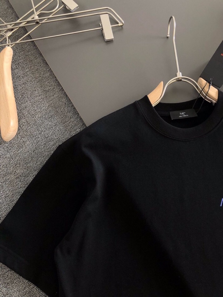 (Arcteryx）始祖鸟（高版本）\nARC 2026SS春夏最新款圆领时尚短袖圆领T恤，官网同步，定