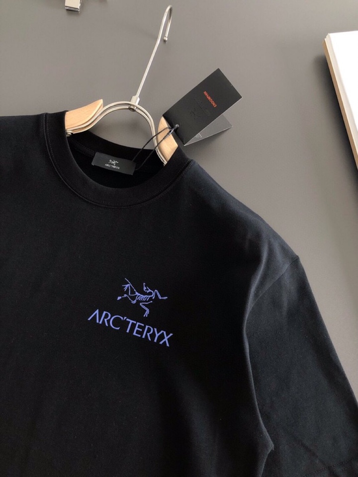 (Arcteryx）始祖鸟（高版本）\nARC 2026SS春夏最新款圆领时尚短袖圆领T恤，官网同步，定