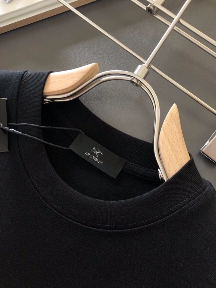 (Arcteryx）始祖鸟（高版本）\nARC 2026SS春夏最新款圆领时尚短袖圆领T恤，官网同步，定