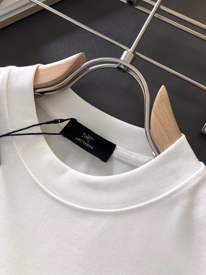 (Arcteryx）始祖鸟（高版本）\nARC 2026SS春夏最新款圆领时尚短袖圆领T恤，官网同步，定