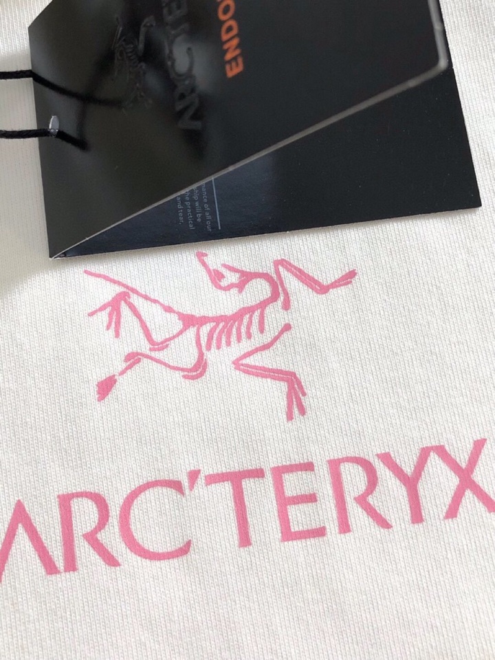 (Arcteryx）始祖鸟（高版本）\nARC 2026SS春夏最新款圆领时尚短袖圆领T恤，官网同步，定