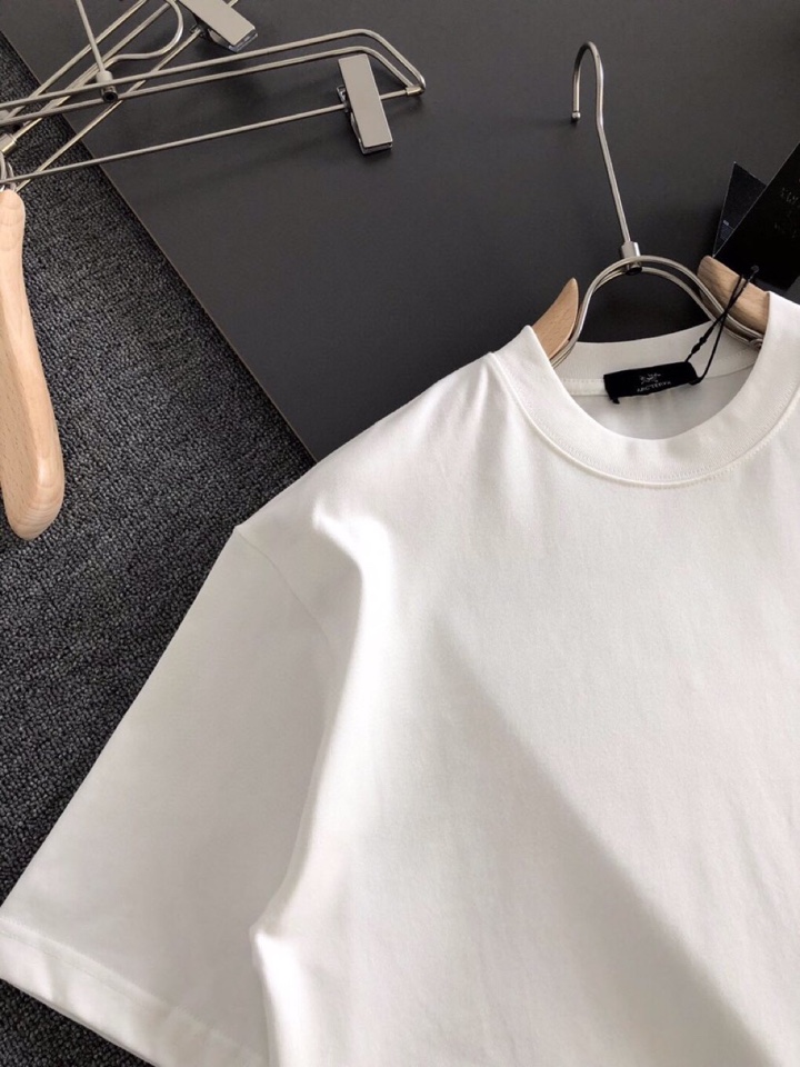 (Arcteryx）始祖鸟（高版本）\nARC 2026SS春夏最新款圆领时尚短袖圆领T恤，官网同步，定