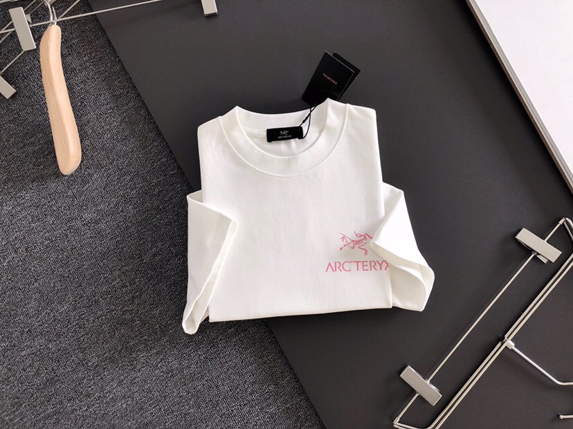 (Arcteryx）始祖鸟（高版本）\nARC 2026SS春夏最新款圆领时尚短袖圆领T恤，官网同步，定
