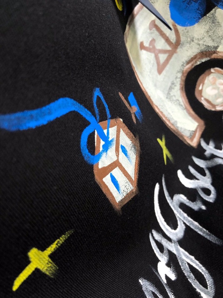 Louis Vuitton 路易威登 LV 驴牌（高版本）\n1V 2026SS春夏最新款圆领时尚手绘短