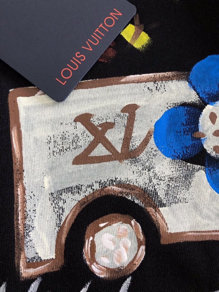 Louis Vuitton 路易威登 LV 驴牌（高版本）\n1V 2026SS春夏最新款圆领时尚手绘短