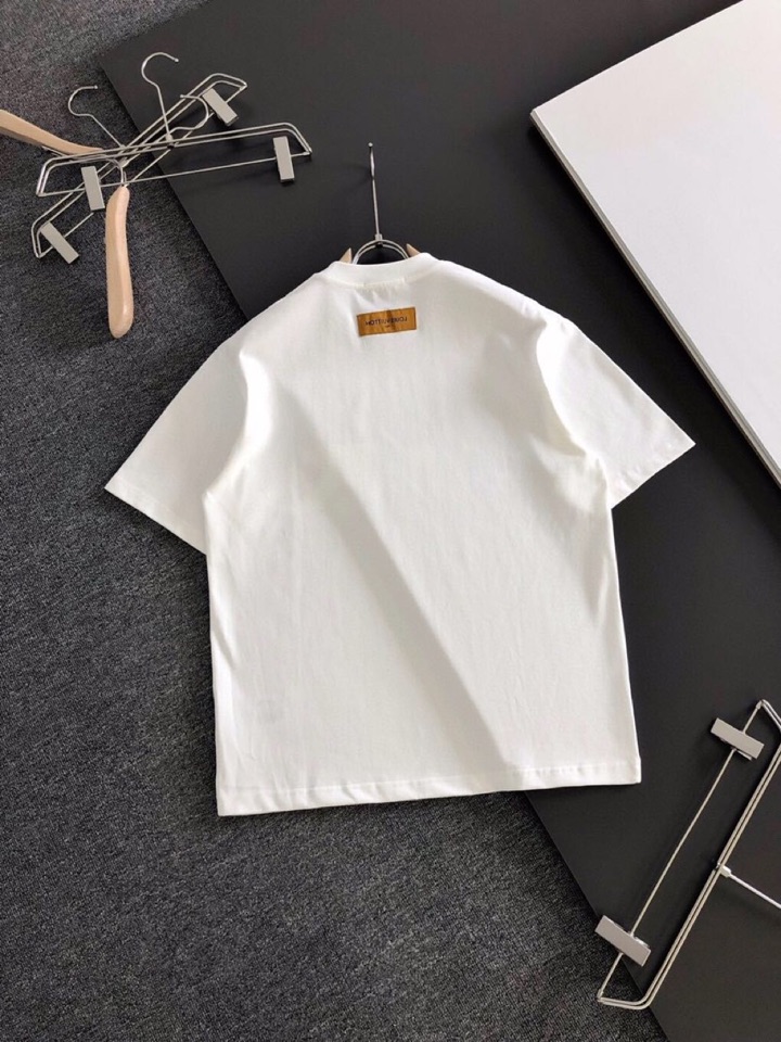 Louis Vuitton 路易威登 LV 驴牌（高版本）\n1V 2026SS春夏最新款圆领时尚手绘短