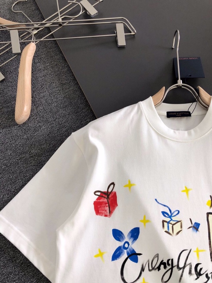 Louis Vuitton 路易威登 LV 驴牌（高版本）\n1V 2026SS春夏最新款圆领时尚手绘短