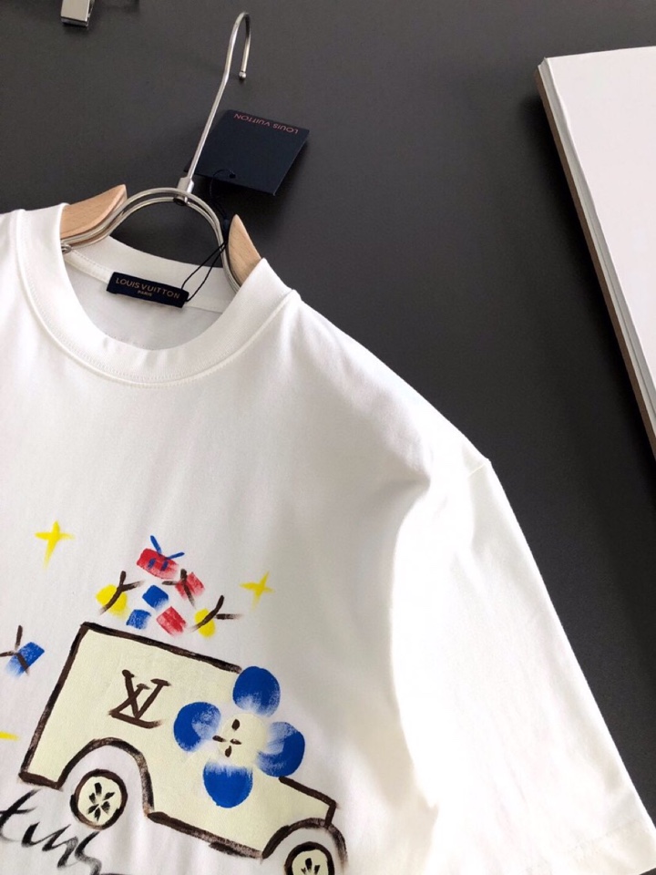 Louis Vuitton 路易威登 LV 驴牌（高版本）\n1V 2026SS春夏最新款圆领时尚手绘短