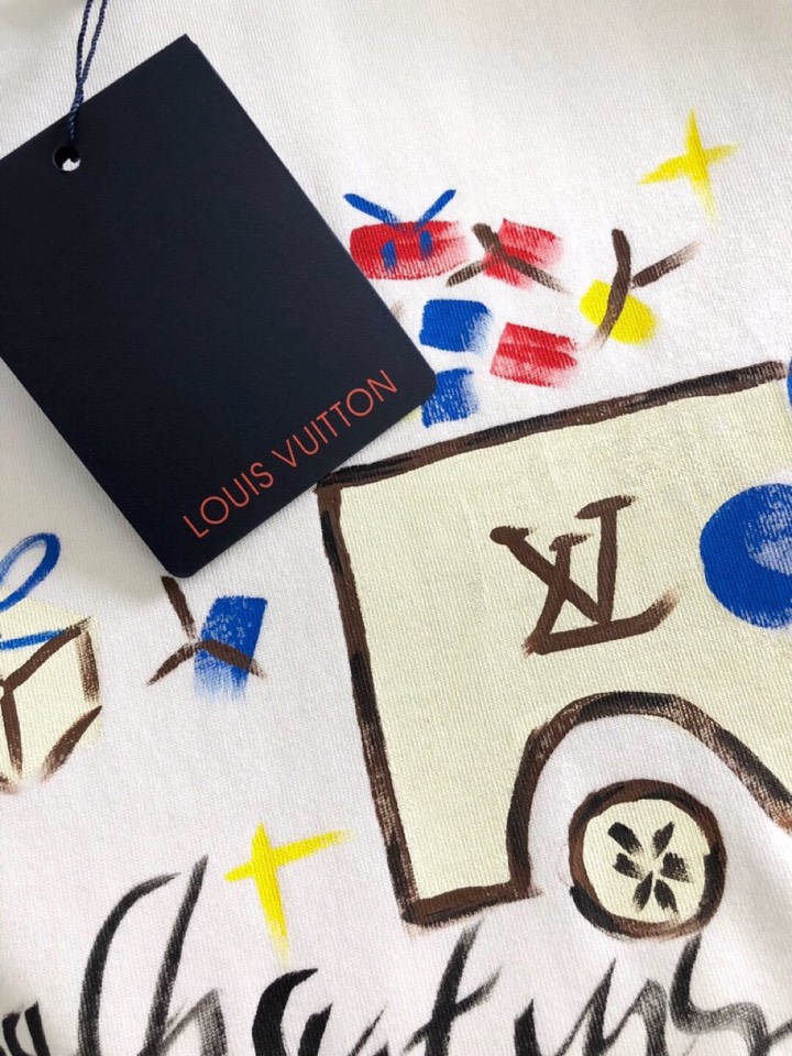 Louis Vuitton 路易威登 LV 驴牌（高版本）\n1V 2026SS春夏最新款圆领时尚手绘短