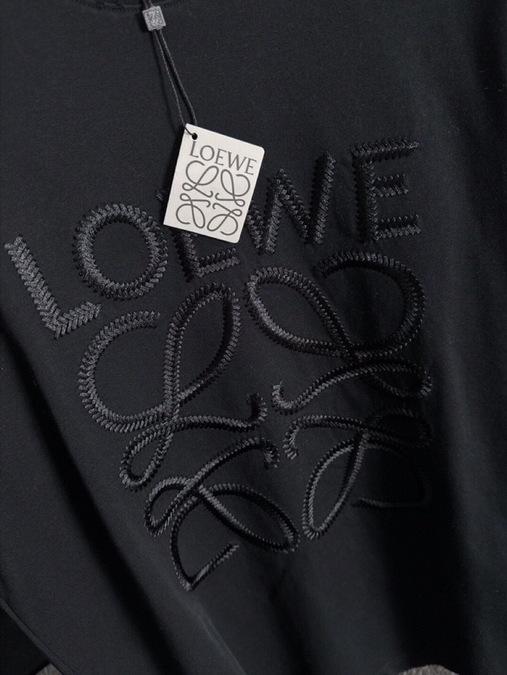 LOEWE 罗意威（高版本）2026SS春夏最新款圆领时尚短袖圆领T恤，官网同步，纯棉面料！贴肤舒适，耐